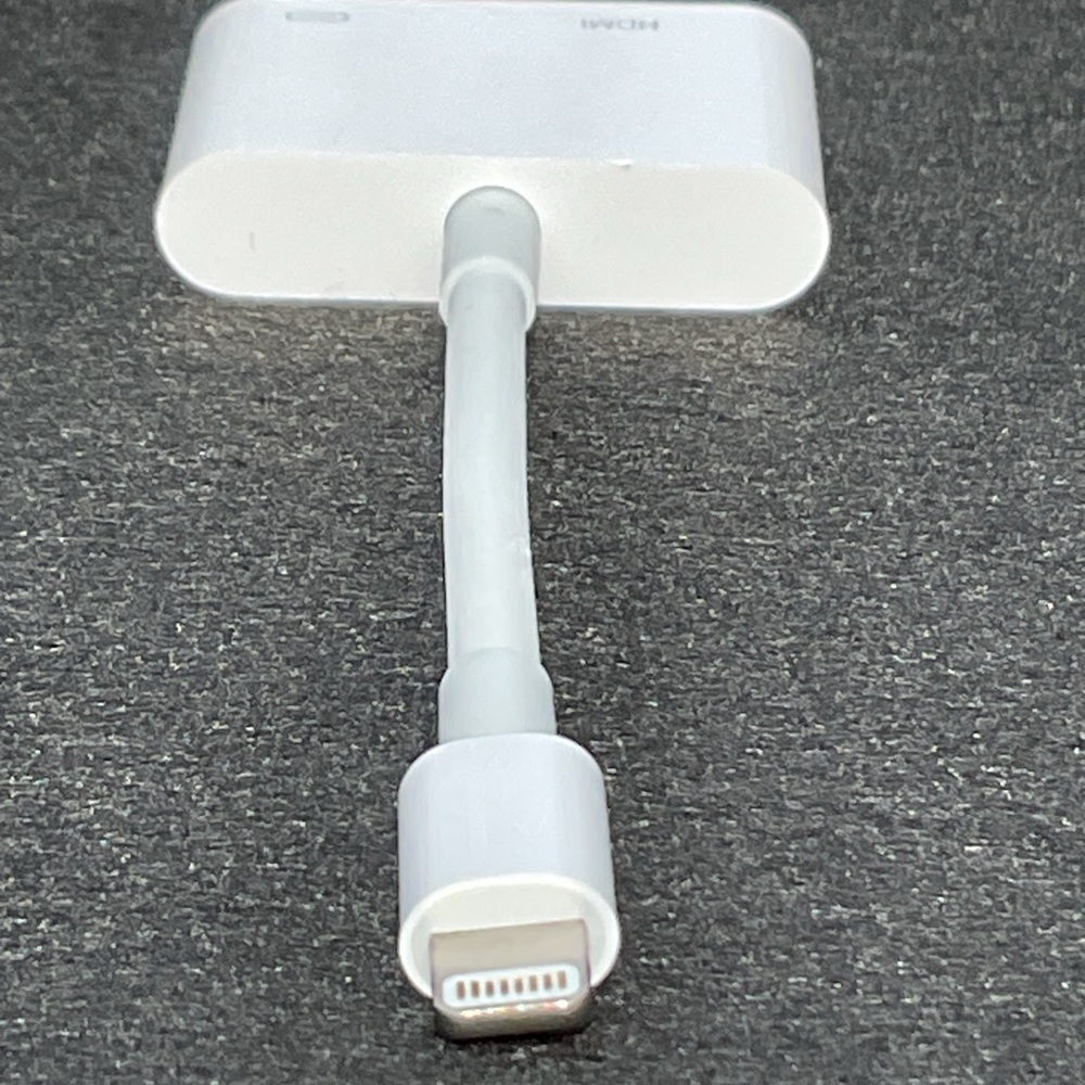 Apple Lightning to HDMI Digital AV Adapter OEM iPhone iPad Display Cable Genuine - Picture 2 of 3